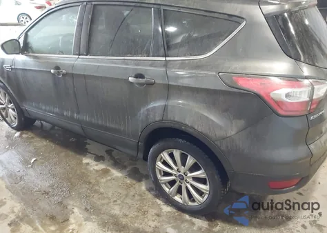 2017 Ford Escape Titanium z USA, uszkodzony, nr VIN 1FMCU0JD4HUB58974